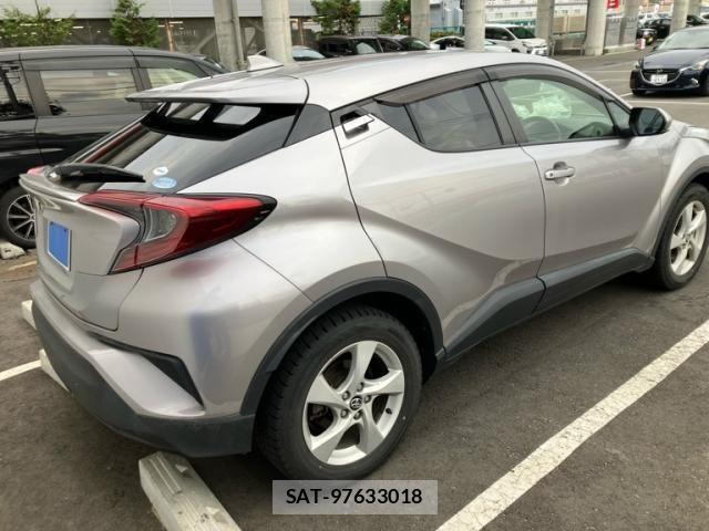 Toyota C-HR 2018-08 8073236-5