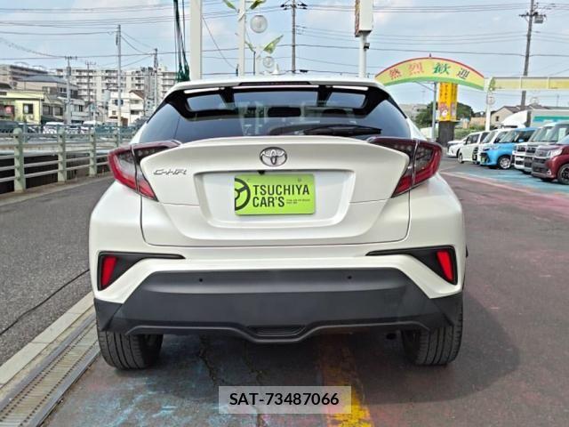Toyota C-HR 2017-03 8073228-9