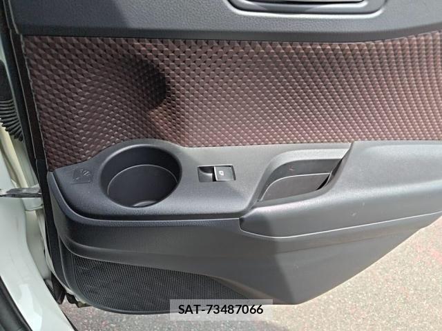 Toyota C-HR 2017-03 8073228-21