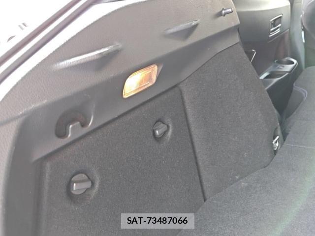 Toyota C-HR 2017-03 8073228-27