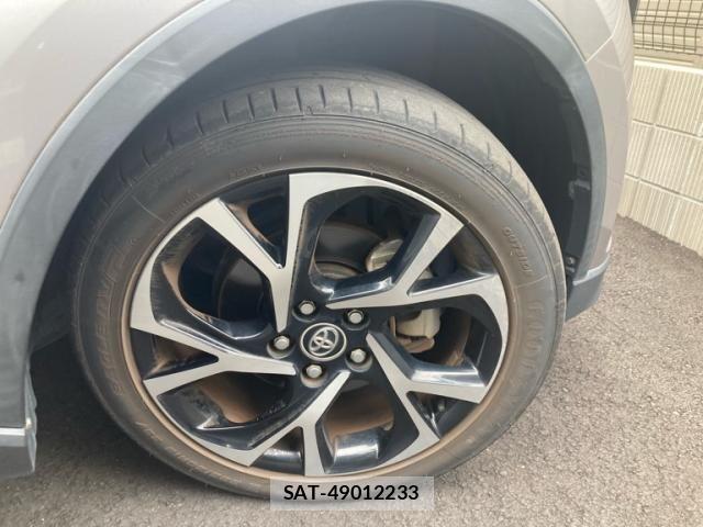 Toyota C-HR 2017-10 8073235-10