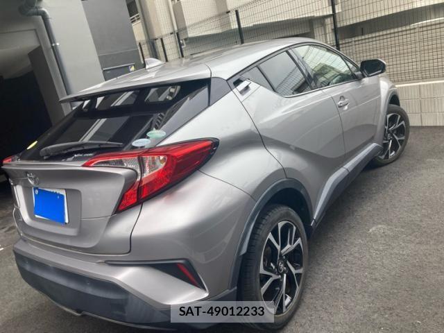 Toyota C-HR 2017-10 8073235-5