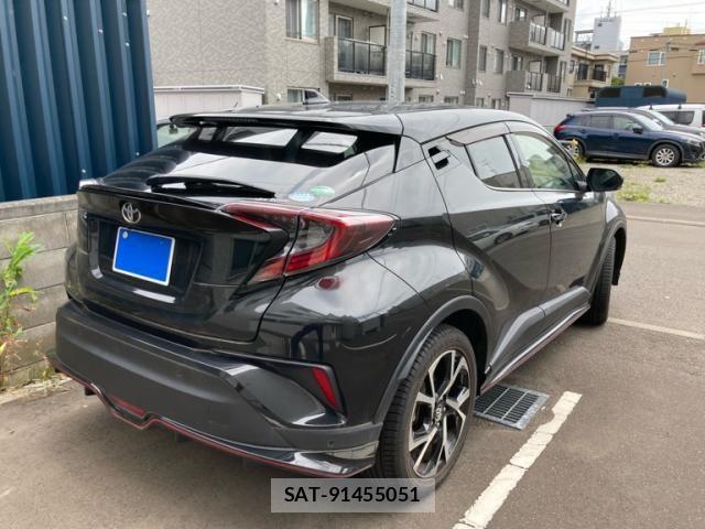 Toyota C-HR 2017-06 8098480-9