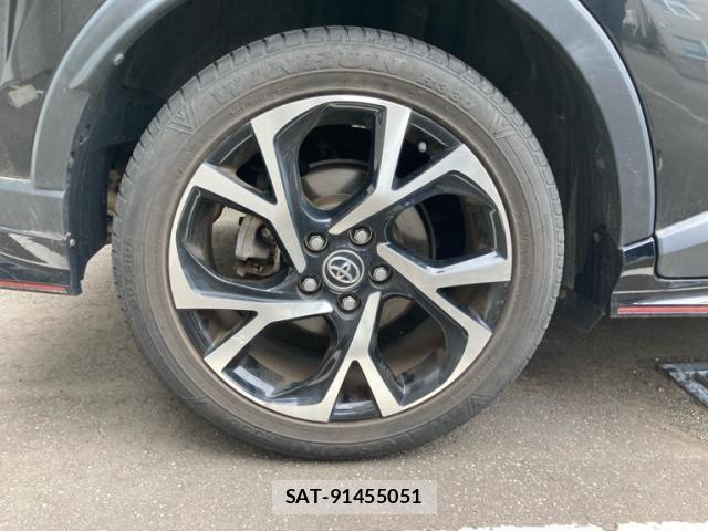 Toyota C-HR 2017-06 8098480-7