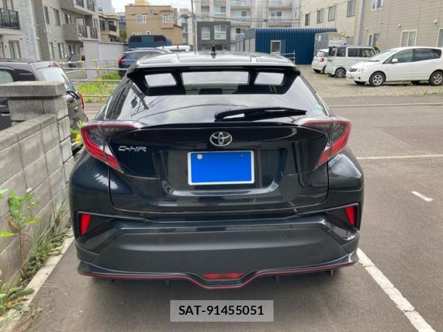 Toyota C-HR 2017-06 8098480-8