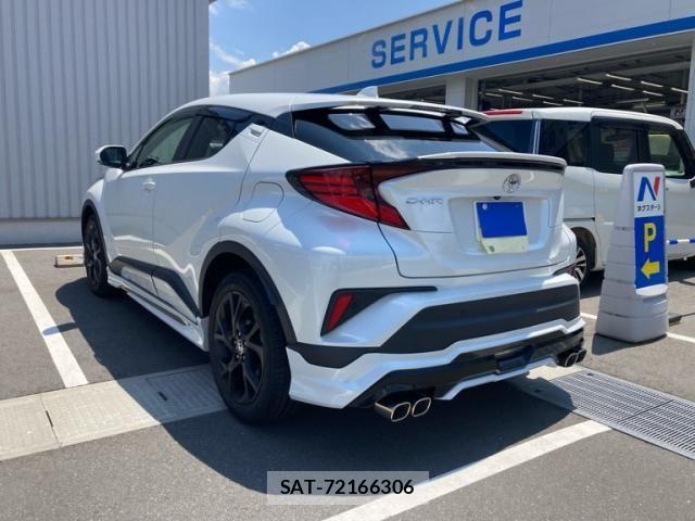 Toyota C-HR 2022-04 8098479-2