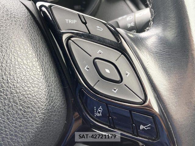 Toyota C-HR 2016-12 8206831-11