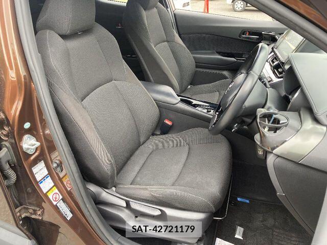 Toyota C-HR 2016-12 8206831-14