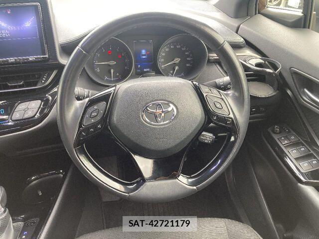 Toyota C-HR 2016-12 8206831-5