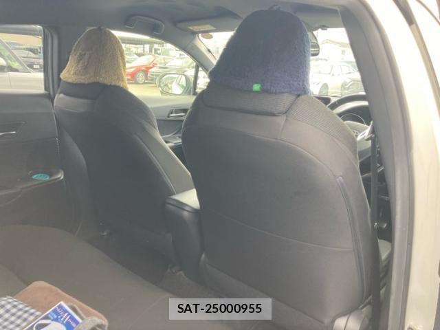 Toyota C-HR 2018-11 8229253-12