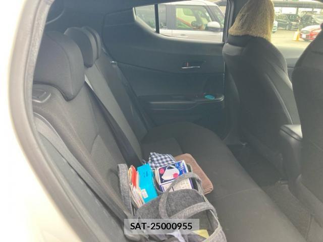 Toyota C-HR 2018-11 8229253-13