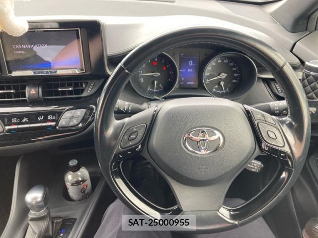 Toyota C-HR 2018-11 8229253-15