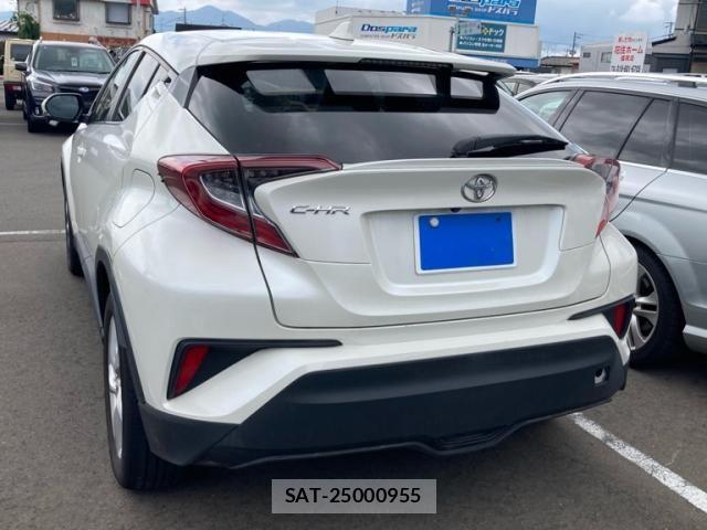 Toyota C-HR 2018-11 8229253-2