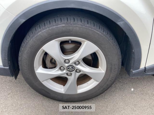 Toyota C-HR 2018-11 8229253-5