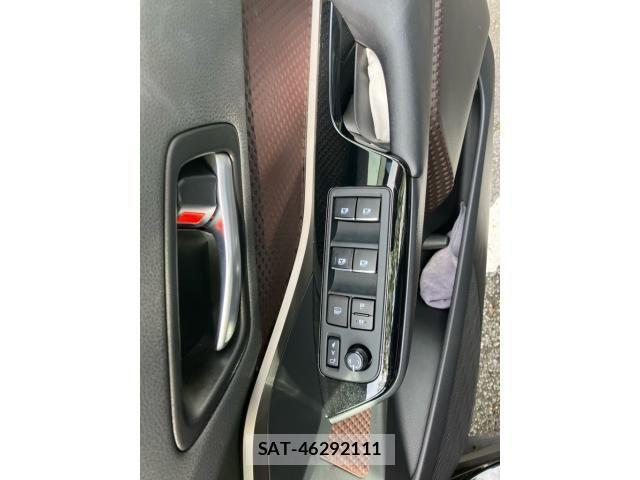 Toyota C-HR 2017-09 8244833-10
