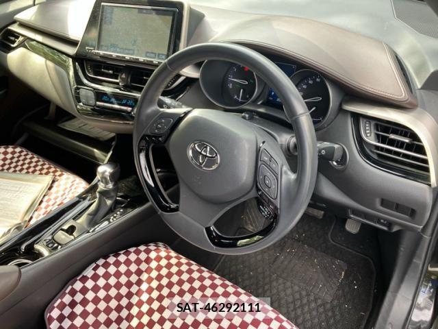 Toyota C-HR 2017-09 8244833-12