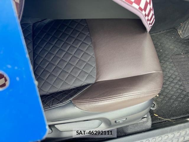 Toyota C-HR 2017-09 8244833-14