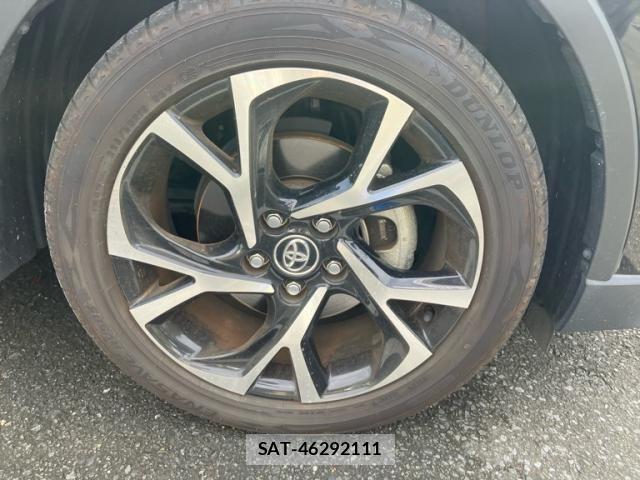 Toyota C-HR 2017-09 8244833-2