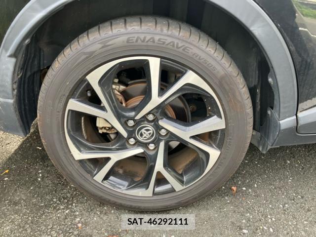 Toyota C-HR 2017-09 8244833-4