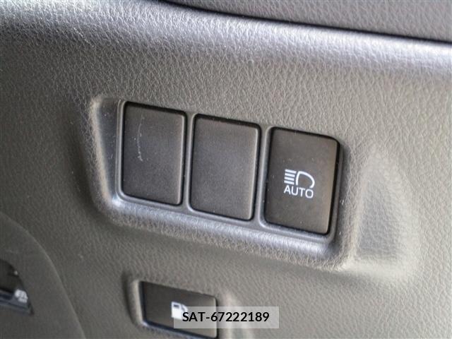 Toyota C-HR 2017-05 8313665-10