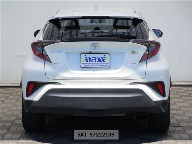 Toyota C-HR 2017-05 8313665-17