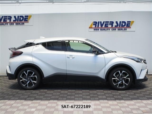 Toyota C-HR 2017-05 8313665-1