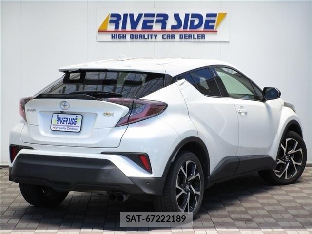 Toyota C-HR 2017-05 8313665-2