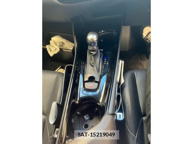 Toyota C-HR 2017-08 8335221-24