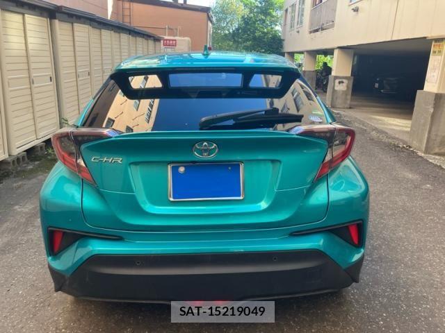 Toyota C-HR 2017-08 8335221-7