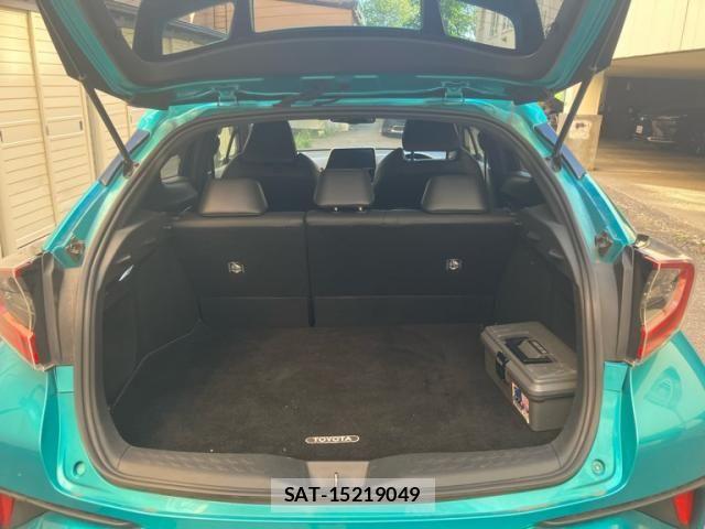 Toyota C-HR 2017-08 8335221-8