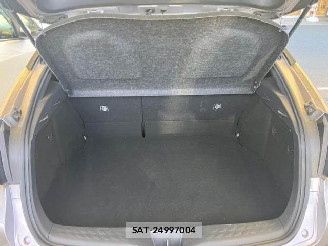 Toyota C-HR 2017-01 8335218-9