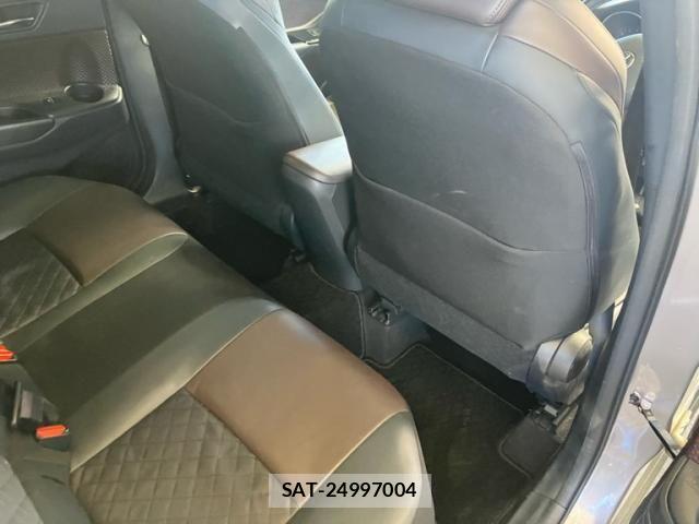 Toyota C-HR 2017-01 8335218-17