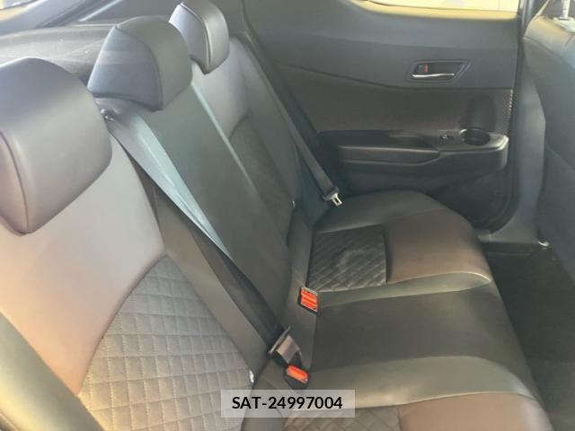 Toyota C-HR 2017-01 8335218-18