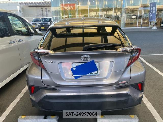 Toyota C-HR 2017-01 8335218-1