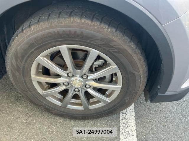 Toyota C-HR 2017-01 8335218-3