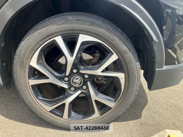 Toyota C-HR 2017-02 8411626-9