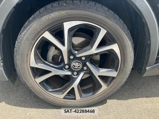 Toyota C-HR 2017-02 8411626-10