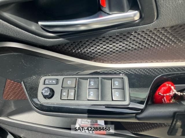 Toyota C-HR 2017-02 8411626-12