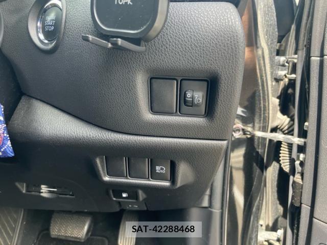 Toyota C-HR 2017-02 8411626-13