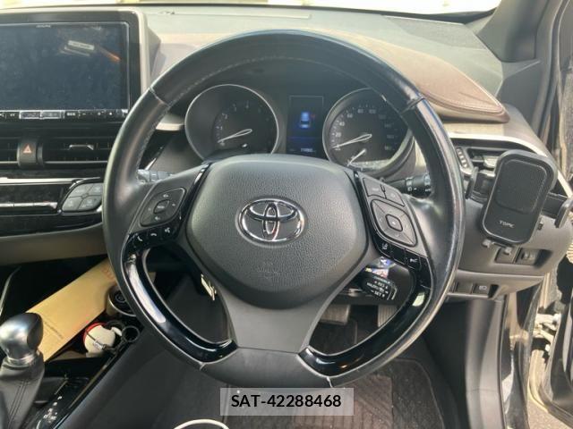 Toyota C-HR 2017-02 8411626-14