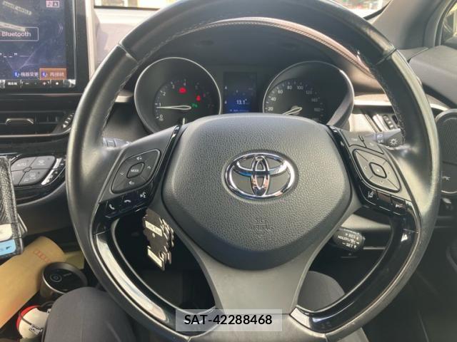 Toyota C-HR 2017-02 8411626-20