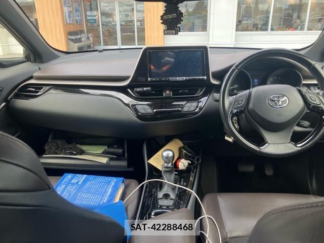 Toyota C-HR 2017-02 8411626-22