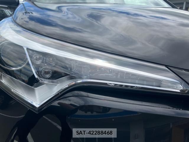 Toyota C-HR 2017-02 8411626-23