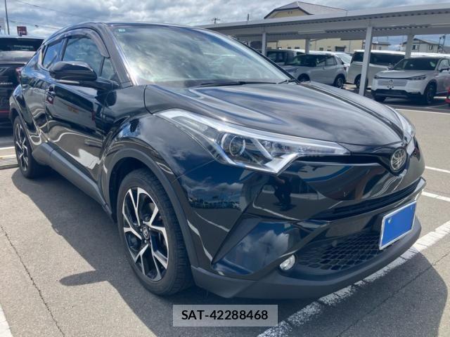 Toyota C-HR 2017-02 8411626-3