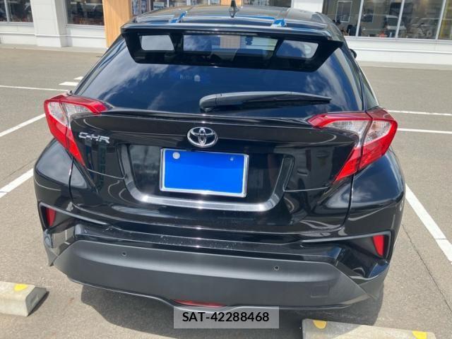 Toyota C-HR 2017-02 8411626-4