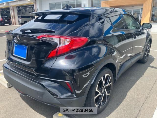 Toyota C-HR 2017-02 8411626-5