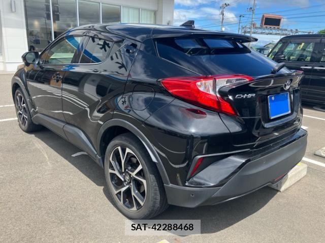 Toyota C-HR 2017-02 8411626-6