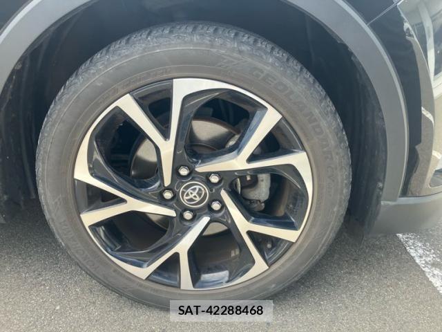 Toyota C-HR 2017-02 8411626-7