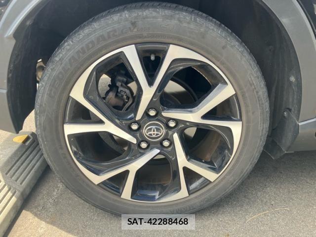 Toyota C-HR 2017-02 8411626-8
