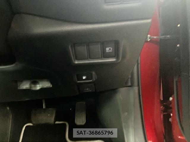 Toyota C-HR 2018-03 8411604-9